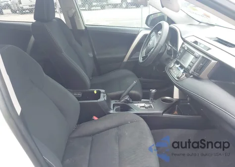 2015 Toyota Rav4 Xle z USA, uszkodzony, nr VIN 2T3WFREV2FW138001